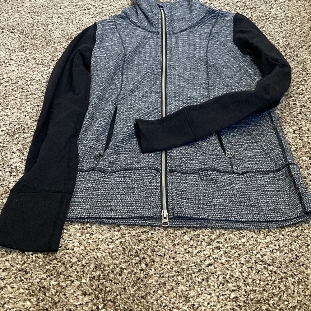 Lululemon Full zip jacket sz 6 black/white